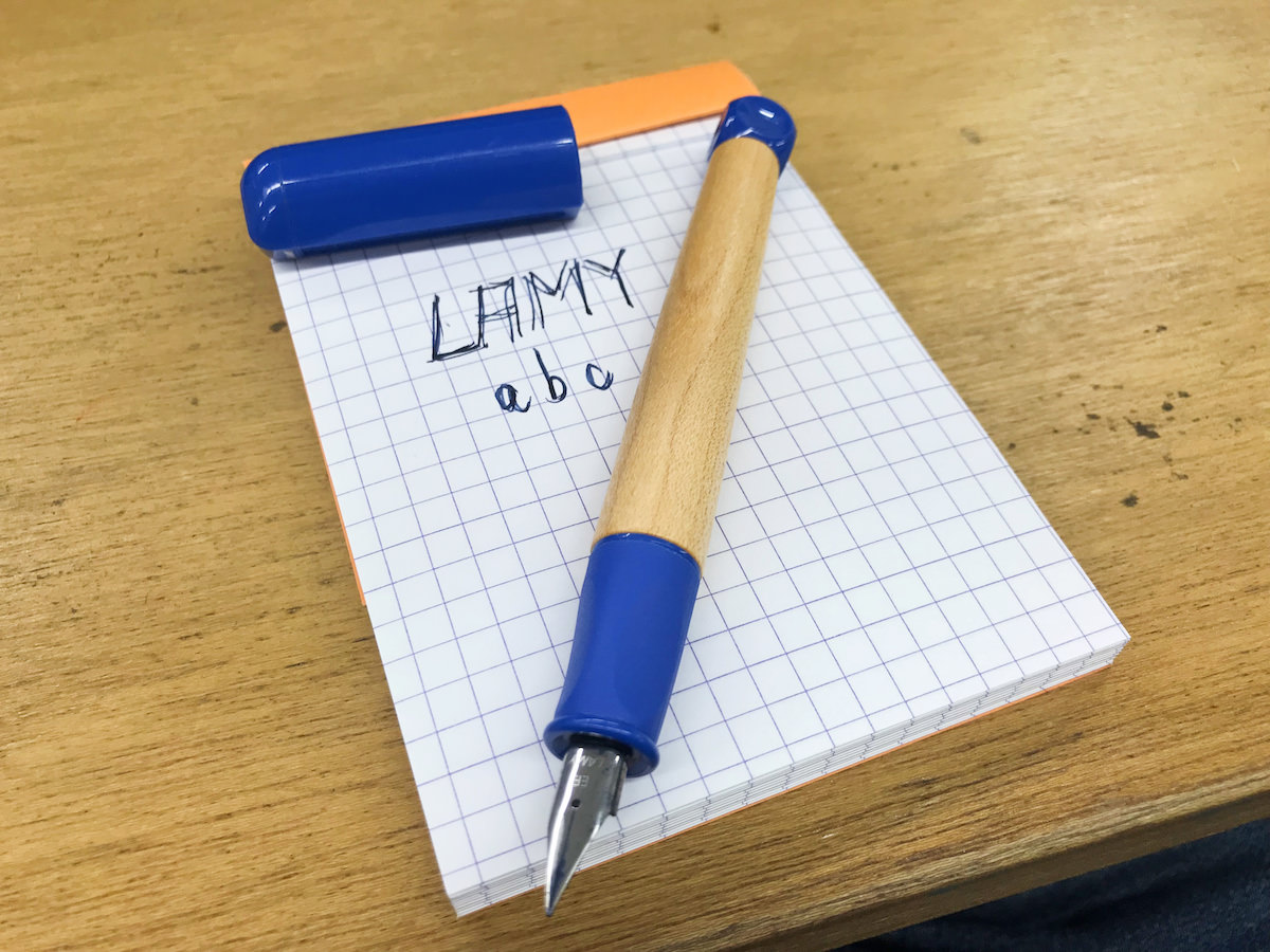 僕の一生モノ万年筆は子供用「LAMY abc」！大人こそ持つべき機能美と遊び心に心打たれる - あなたのスイッチを押すブログ