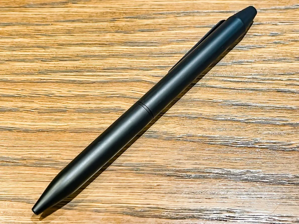 フリクションボール 3 フルブラック ウッド&メタル　2本セット review-frixion-fullblack_1.jpg